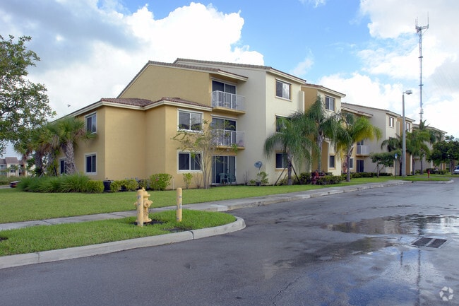 Exterior Photo - Ernie Martin Villas