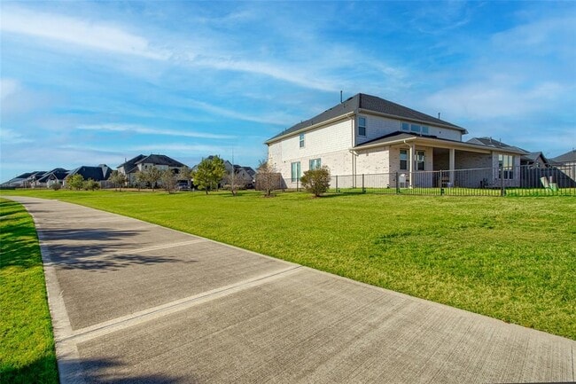 Building Photo - 28806 Creekside Bend Dr