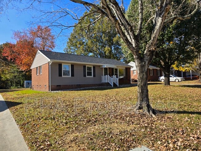 Building Photo - 404 Oakgrove Dr