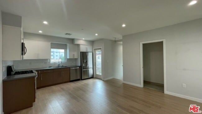 Building Photo - 5226 Satsuma Ave