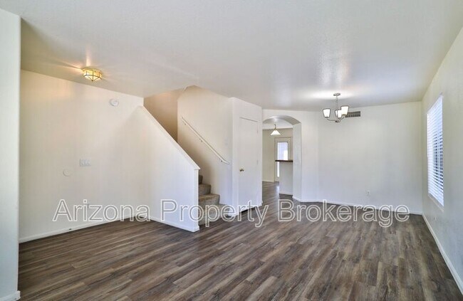 Foto del edificio - 785 E Lovegrass Dr