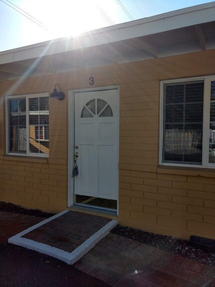 Building Photo - 1219 S Farmer Ave #3