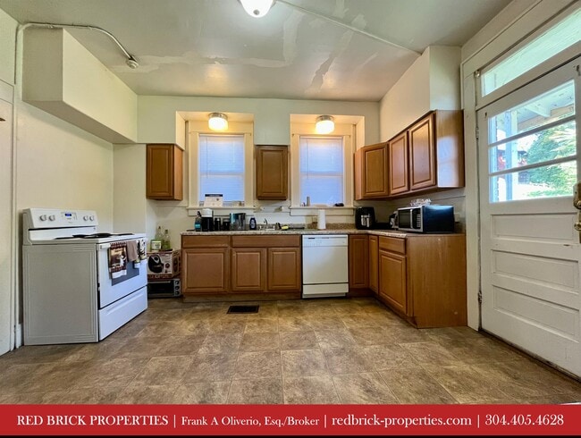 Building Photo - 771 Willey St