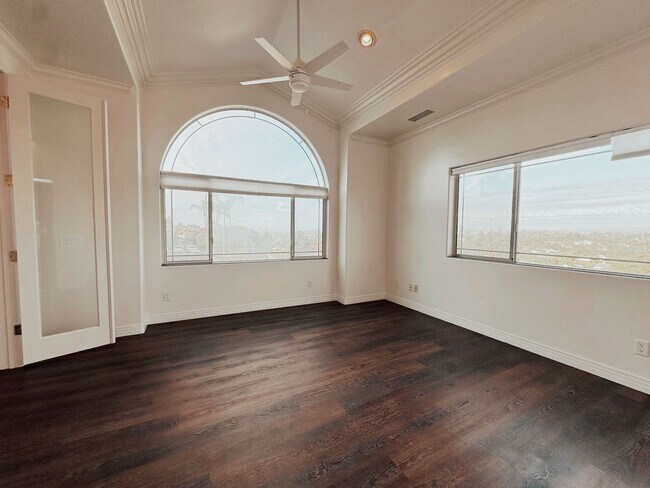 Building Photo - Spacious 5-Bedroom, 4 Bath Home with Ocean...