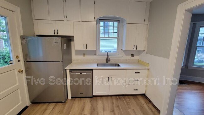 Building Photo - 17 Adsit Ct