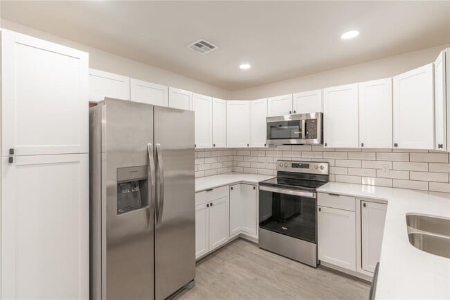 Building Photo - 566 Parkhill Cir