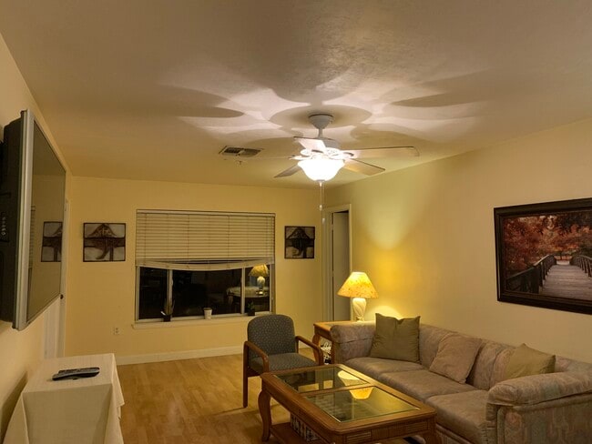 Foto del edificio - 3800 SW 20th Ave