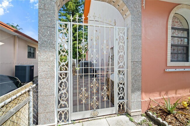 Foto del edificio - 1785 NE 159th St