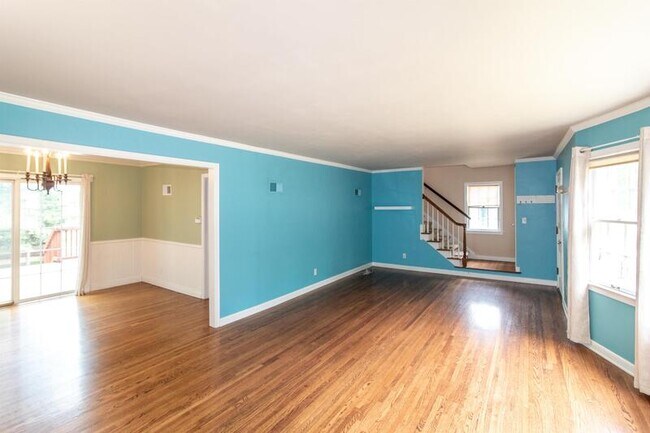 Building Photo - 317 16th Ave SW