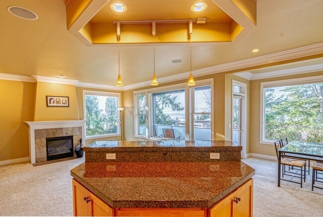 Building Photo - Tessera Condominiums ~ Downtown Kirkland