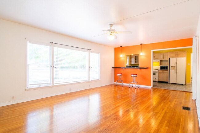 Building Photo - FIRST-FLOOR DUPLEX UNIT IN JEFFERSON TERRACE