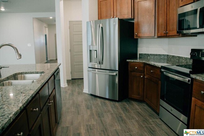 Building Photo - 858 Freedom Cir