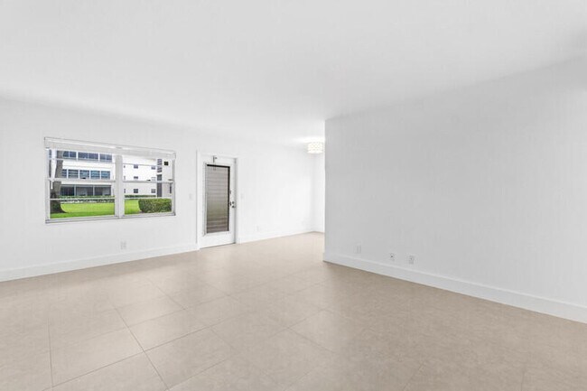 Foto del edificio - 556 Mansfield M