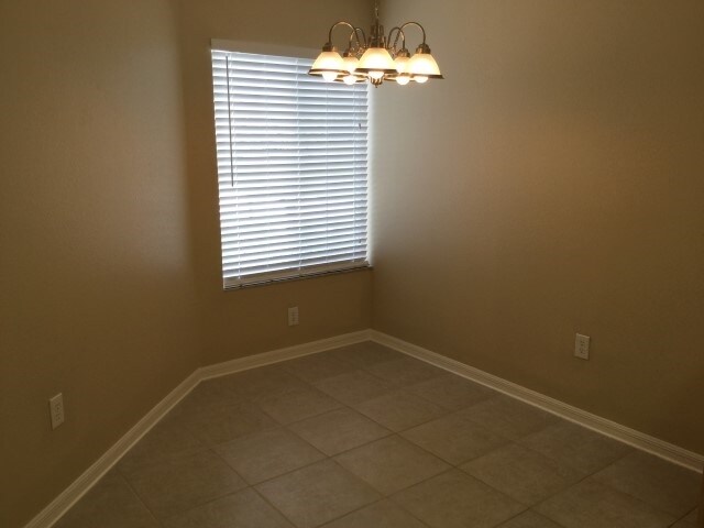 Foto del edificio - 545 Lindsay Anne Ct