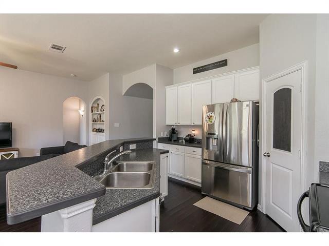 Building Photo - 212 Creekwood Dr