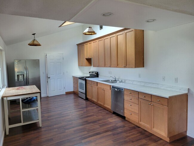 Building Photo - 3 Bedroom Single Family Home in Everett wi...