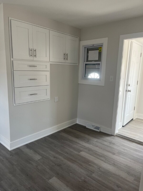 Building Photo - 13709 S School St