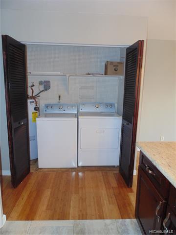 Building Photo - 98-1429-1429 Kaahumanu St