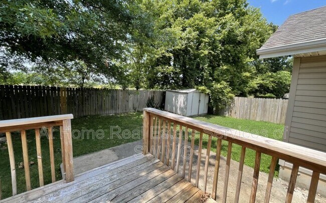 Building Photo - 207 N Carlisle Dr
