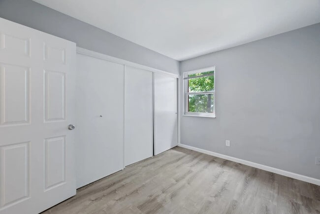 Building Photo - Pineview Apartments