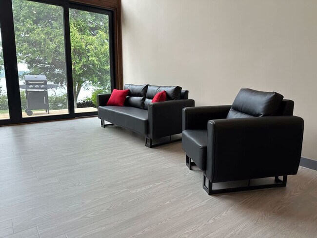 Photo du bâtiment - 16 Englewood Ln