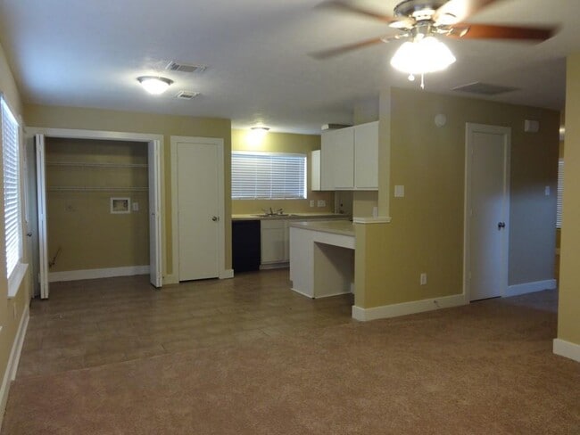 Building Photo - 5011 Westfield Village Dr