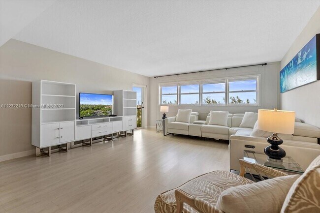 Building Photo - 3200 N Port Royale Dr N  909 Fort Lauderda...