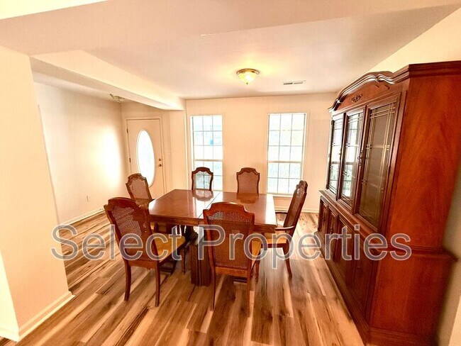 Foto del edificio - 3108 Maplewood Terrace