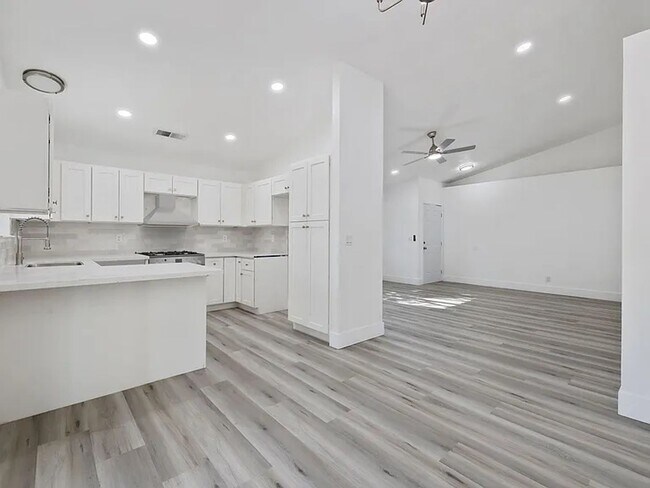 Foto del edificio - Must see newly remodeled home!!!