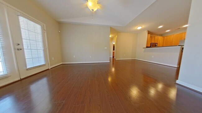 Foto del edificio - 7108 W Friendly Ave