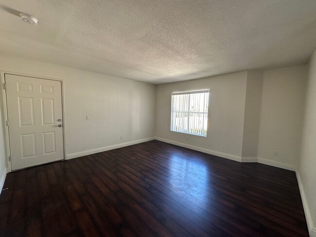 Foto del edificio - 1st Floor Condo!