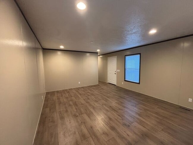 Building Photo - 601 Kathy St