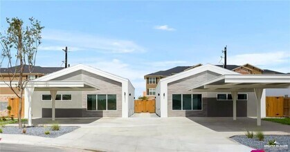 Building Photo - 11 E Iris Ave