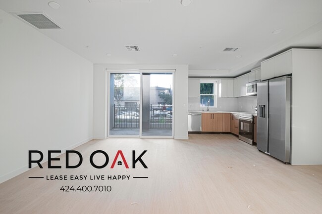 Building Photo - 856 S Gramercy Dr