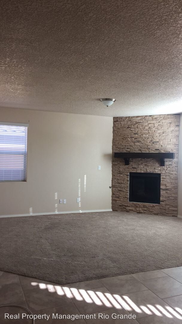 Foto del edificio - 8620 Mock Heather Rd NW