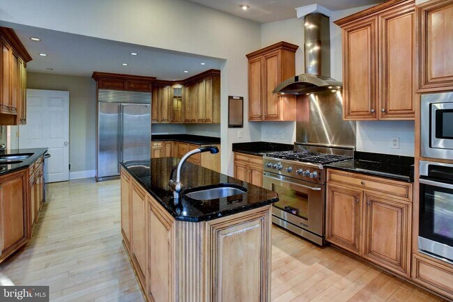 Foto del edificio - 4900 Indian Ln NW