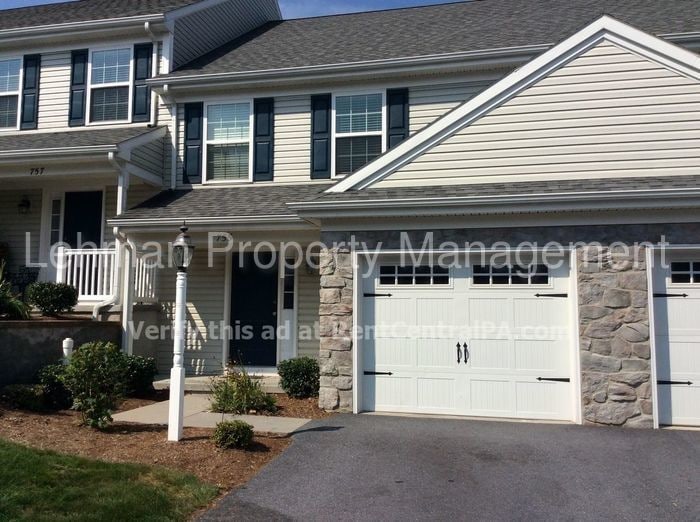 Building Photo - 755 Oak Leaf Ln