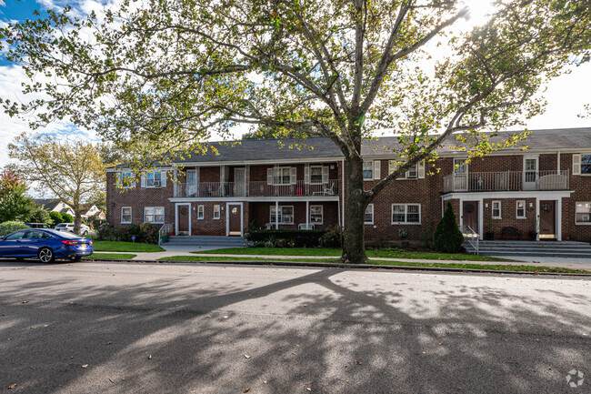 Building Photo - Laurelton Gardens