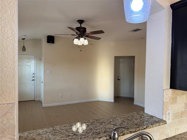 Building Photo - 1015 Remington Dr