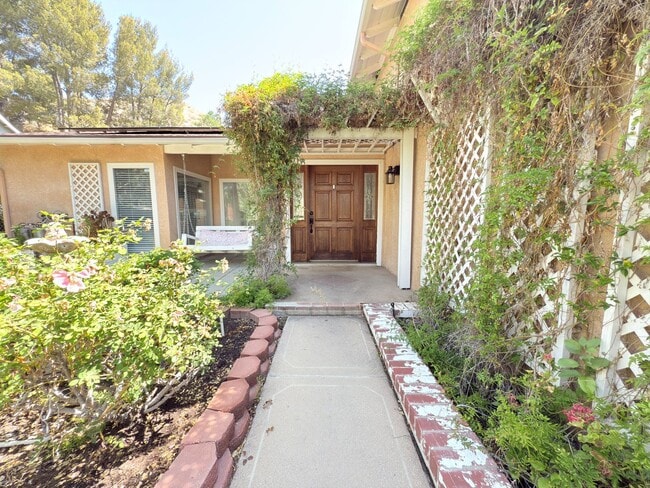 Building Photo - Spacious 4-Bedroom Home in Prime Santa Cla...