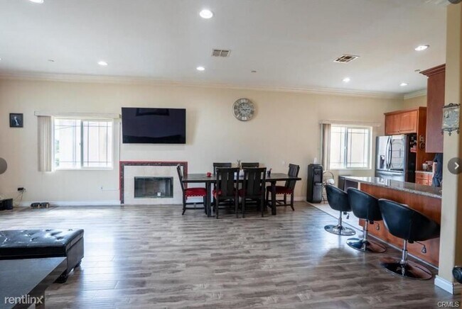 Building Photo - 3 br, 3 bath Condo - 12648 Vanowen St Apt 203
