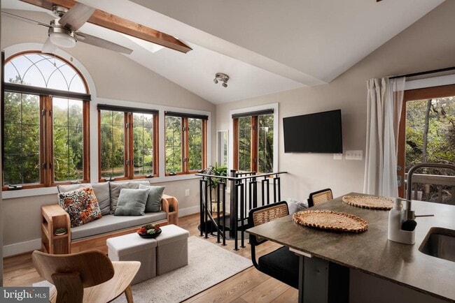 Building Photo - 730 Bennys Bch Rd