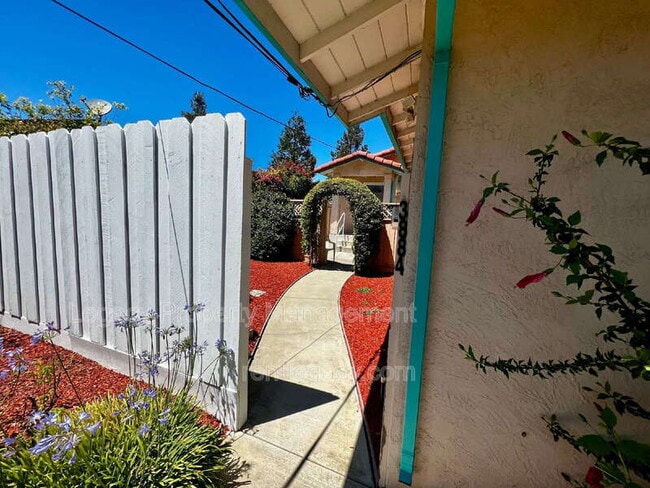 Foto del edificio - 3884 Bayview Cir