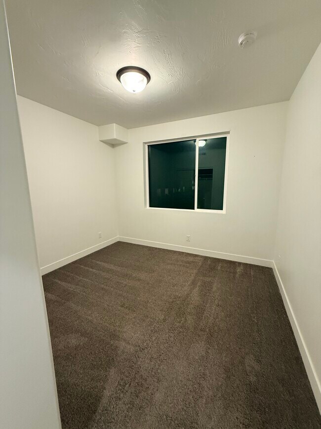 Building Photo - 551 S 1020 W
