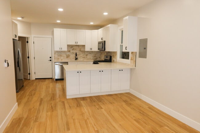 Foto del edificio - 116 Van Riper Ave