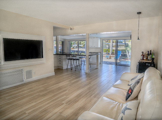 Building Photo - 1331 Mango Isle