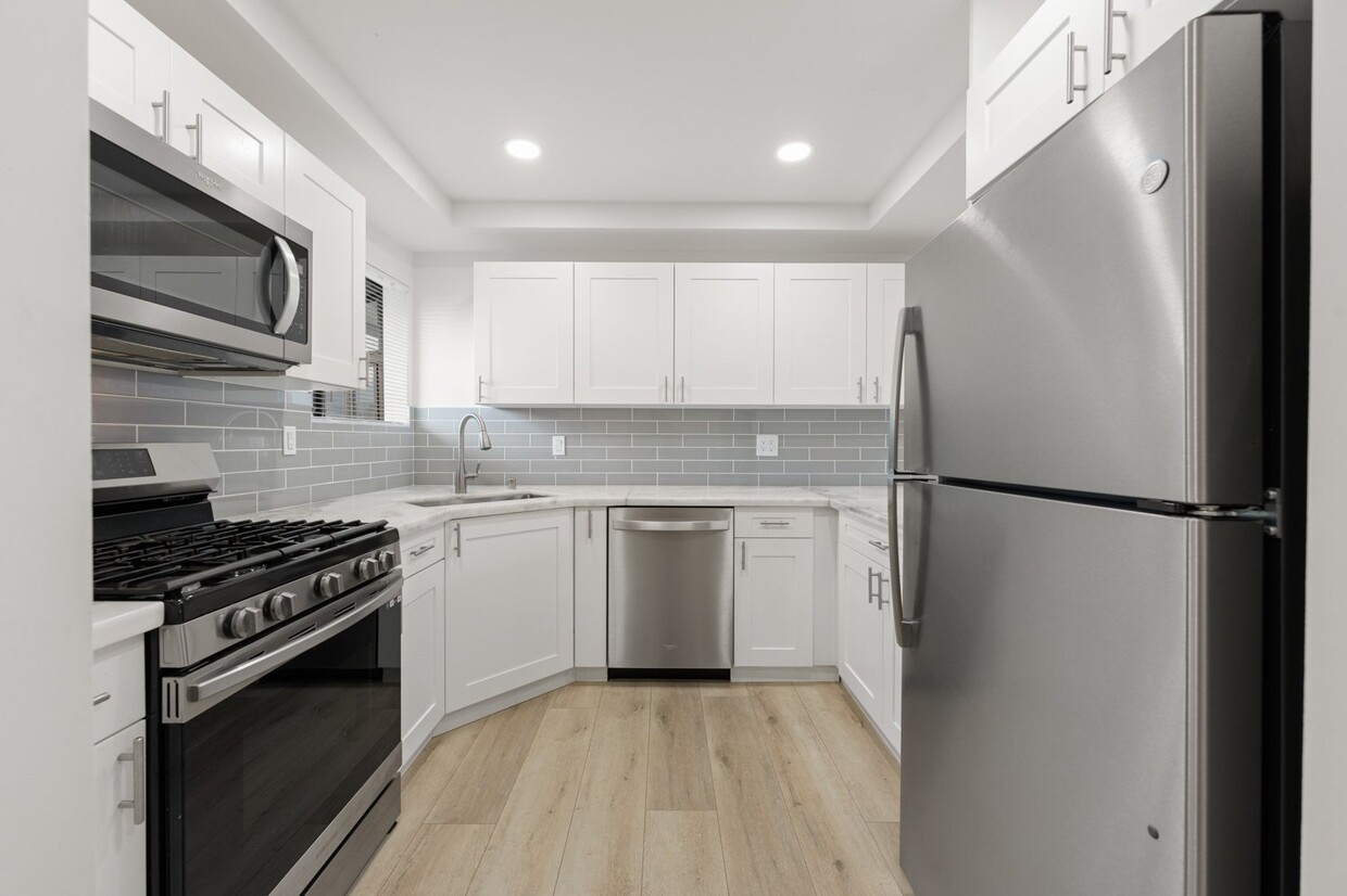 Primary Photo - Modern Updated 3 Bed, 2 Bath Condo in Citr...