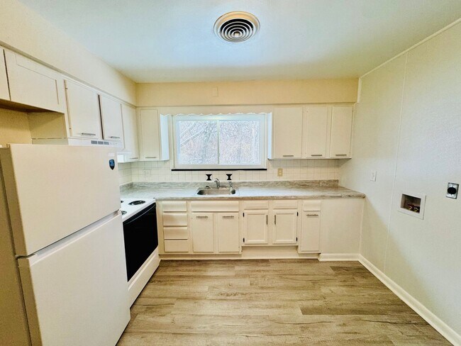 Foto del edificio - 3327-3233 Roosevelt Boulevard Multi Unit