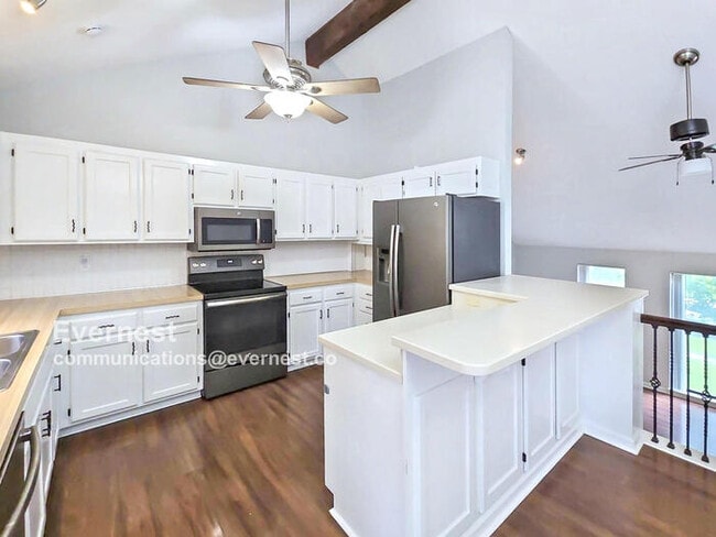 Building Photo - 14902 W 149th St