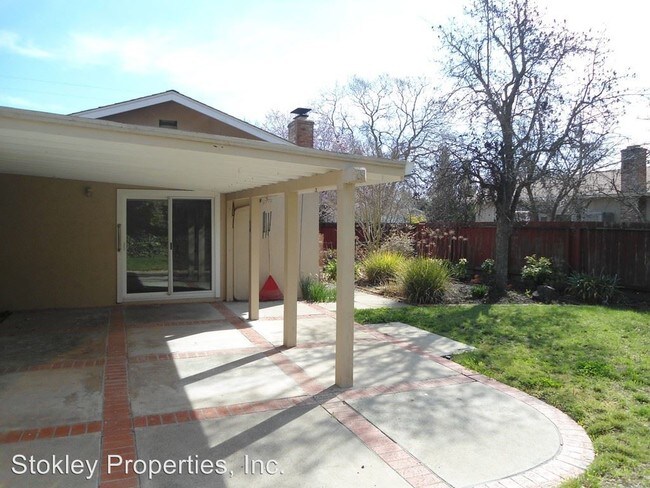Building Photo - 4 br, 2 bath House - 243 Croyden Dr.